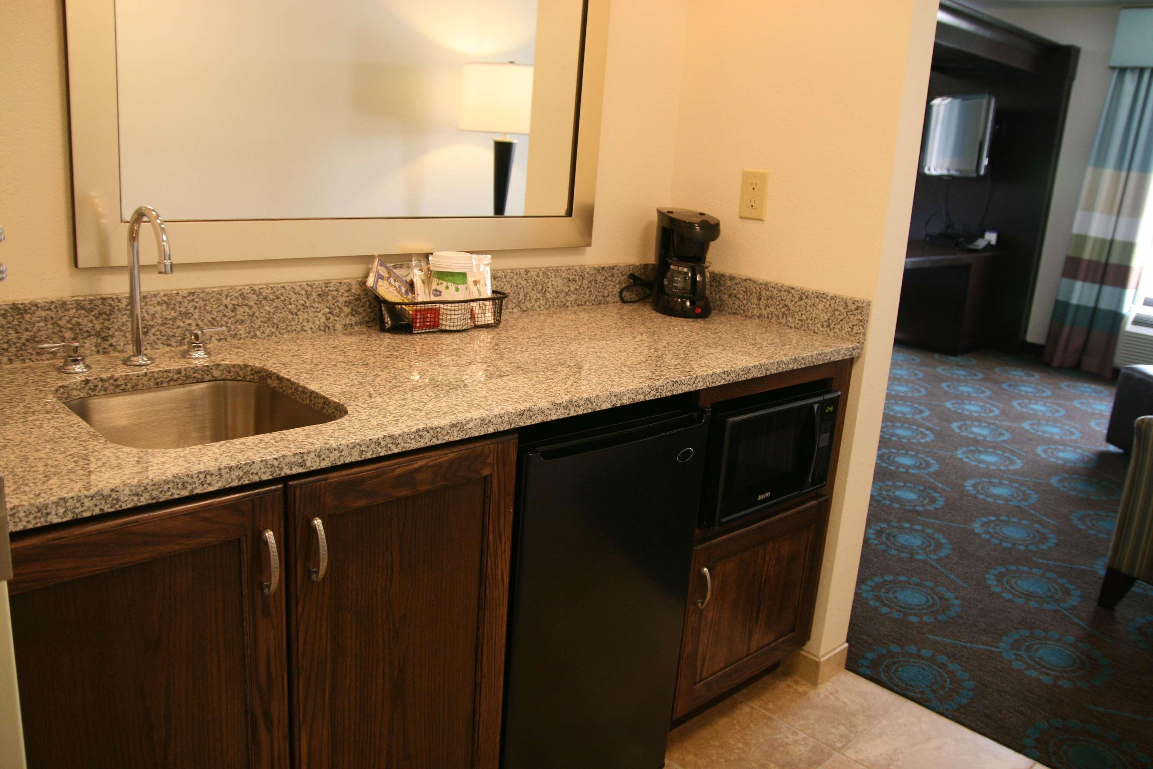 Hampton Inn & Suites Wilder Room photo